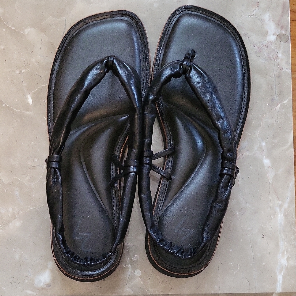 27 EDIT Black Sandals Classic Slip-On